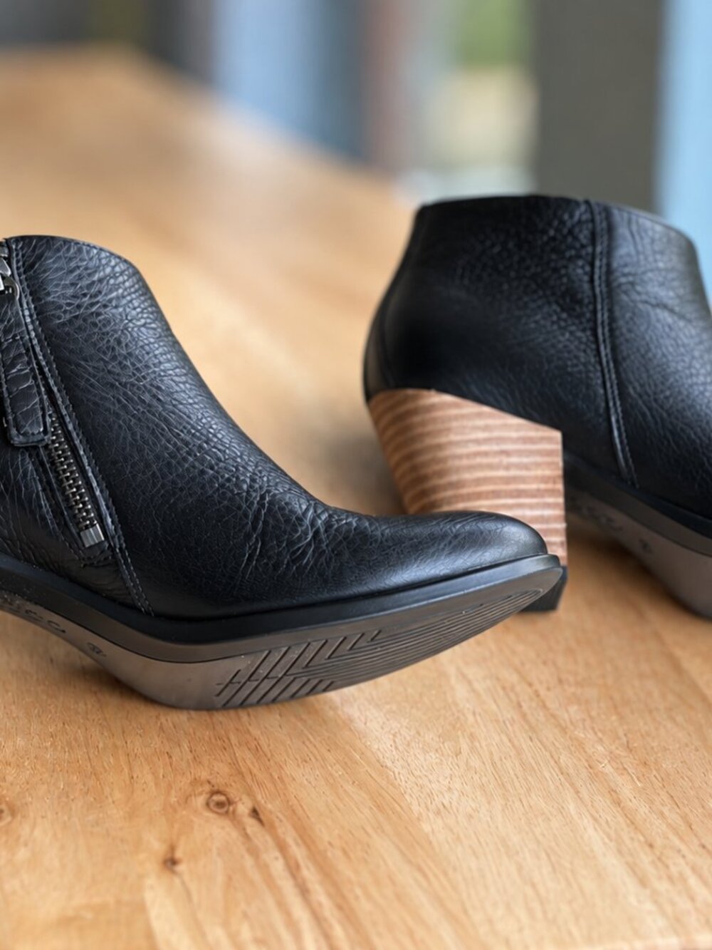 ECCO Black Leather Ankle Booties Size 7 Block Heel Side Zip - Picture 7 of 16